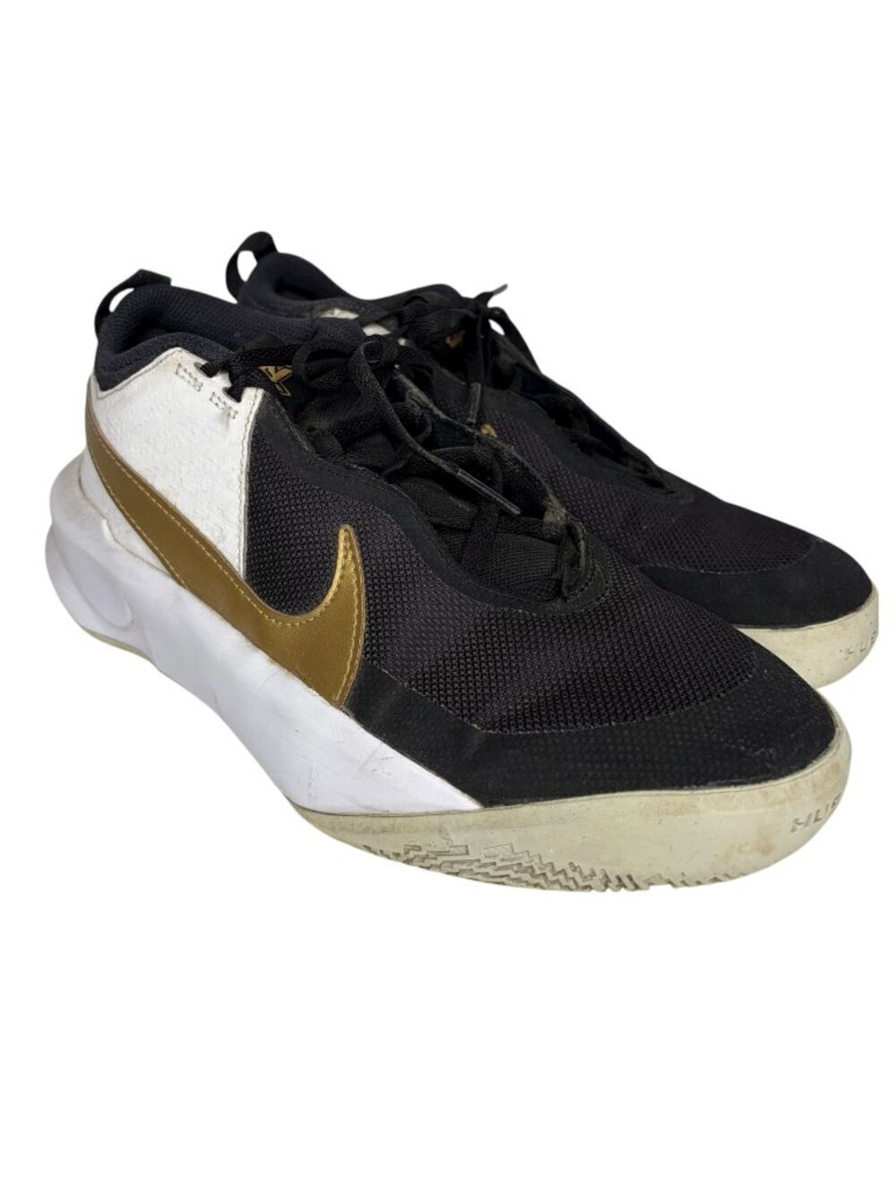 Nike Boys Hustle D 10 Size 5.5 Youth Shoes CW6735-002 Black White Gold